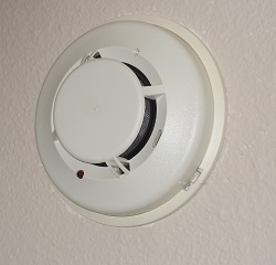 Low-voltage smoke detector - Home alarm system monitoring