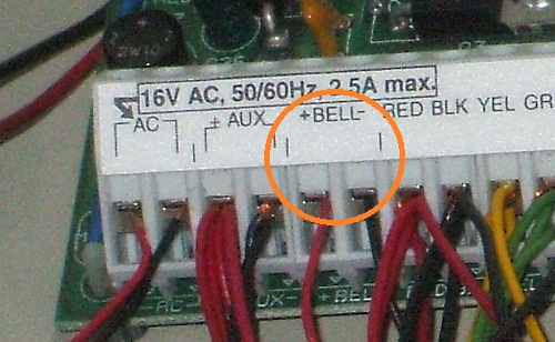 Siren terminals, marked as 'Bell' on DSC panels