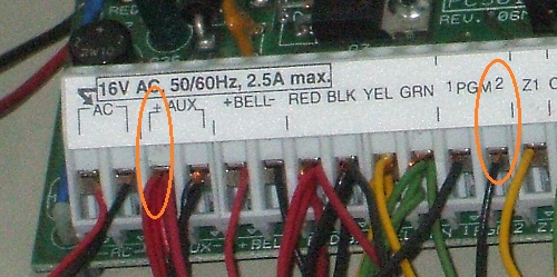 Smoke alarm circuit terminals on a DSC panel