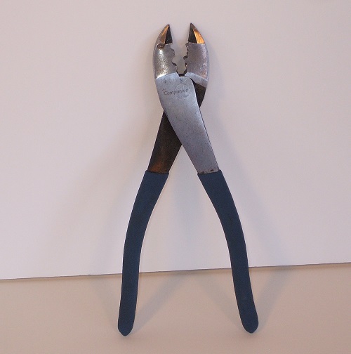 Terminal crimping tool