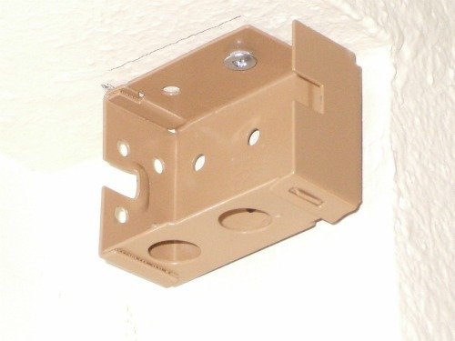 Mini-blind bracket in closed position