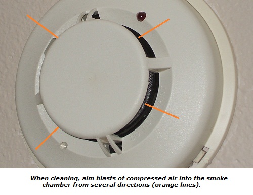 Cleaning the smoke chamber with compressed air